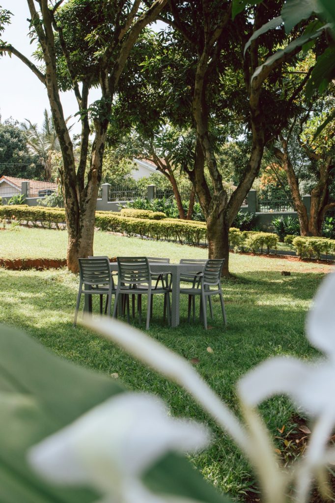 Outdoor table and chairs in the garden, JOSIRE Residence